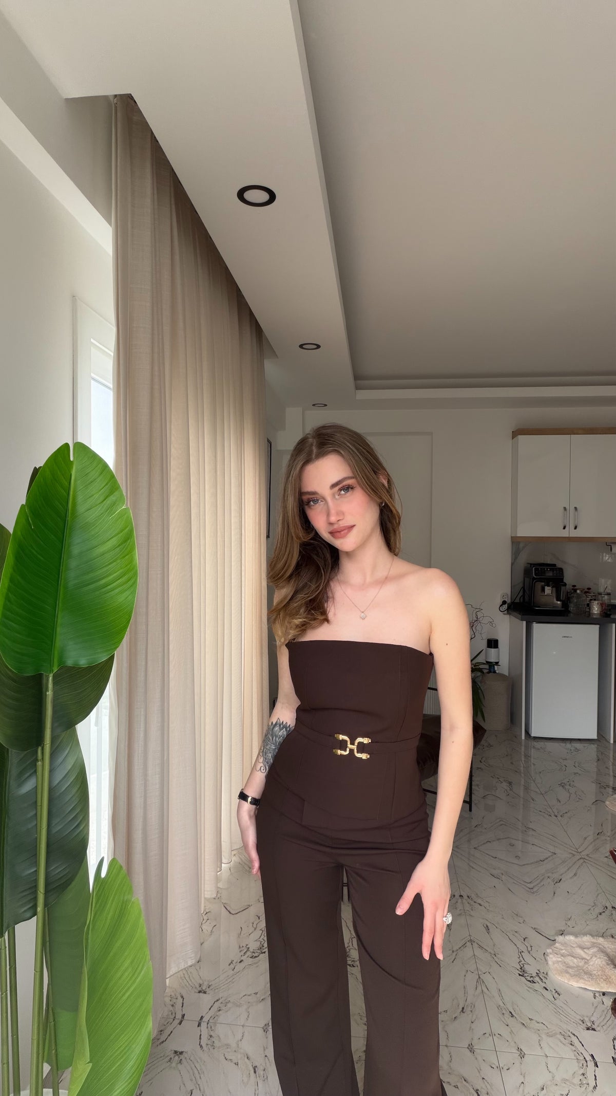 Gold kemerli rahat kesim tulum – görsel 4