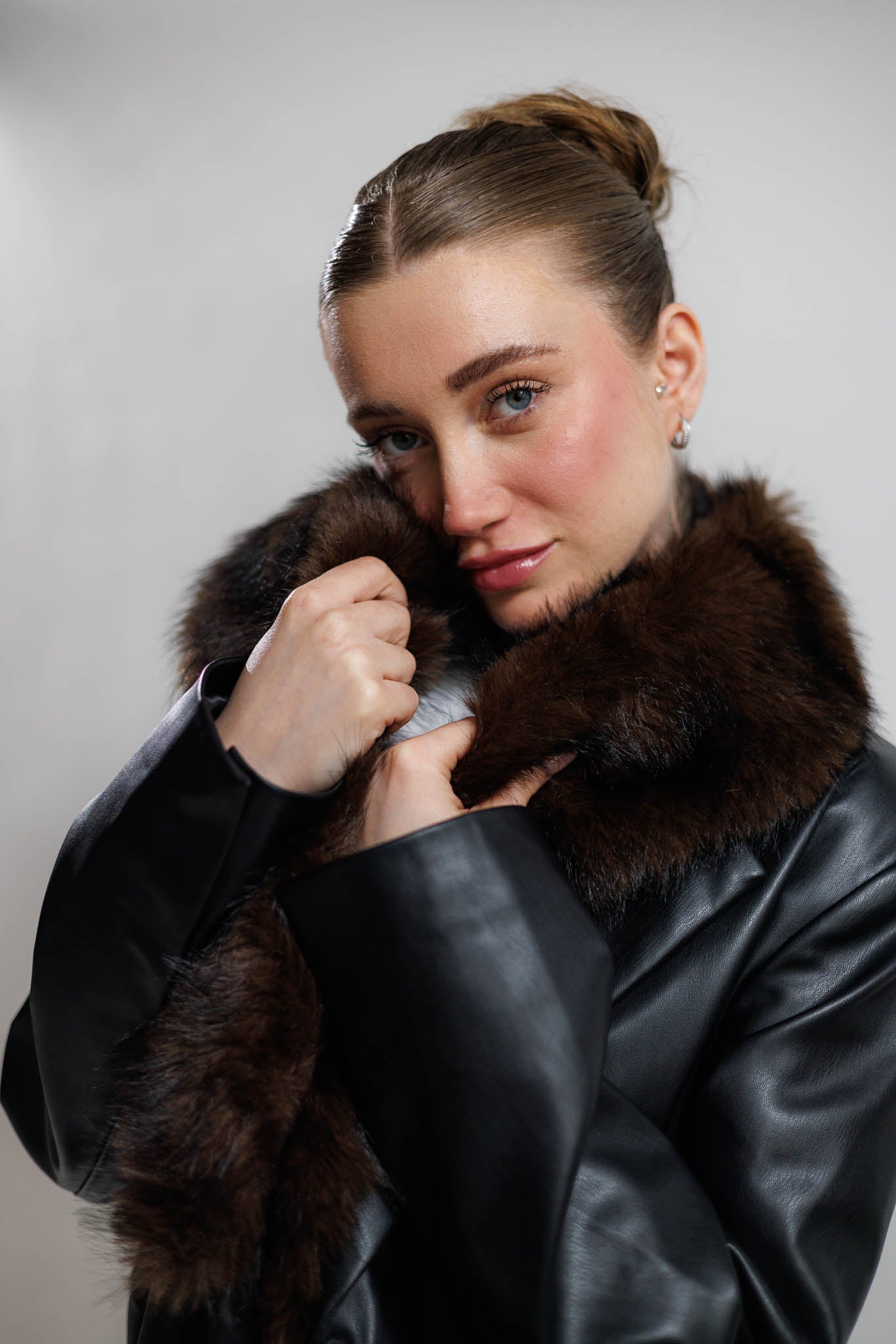 yaka kürklü deri ceket