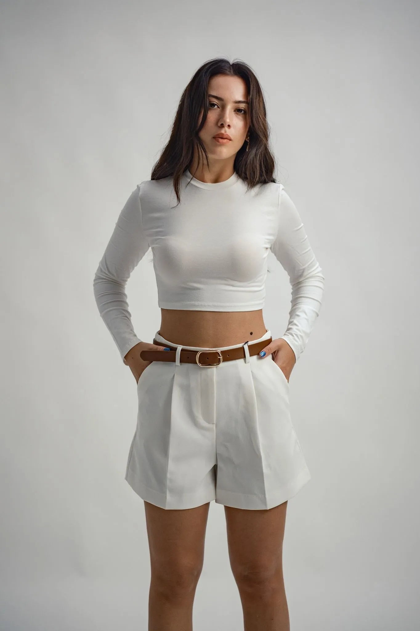 Yüksek Bel Pileli Kemerli Şort