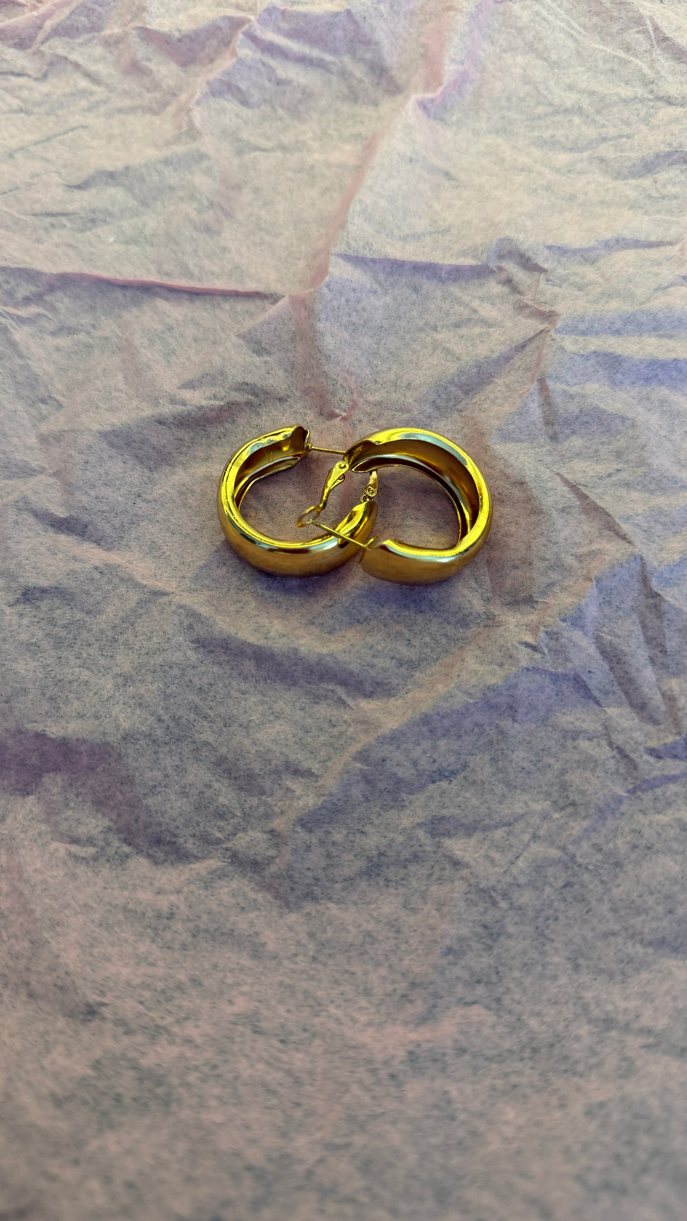 Gold detaylı kalın küpe – görsel 4