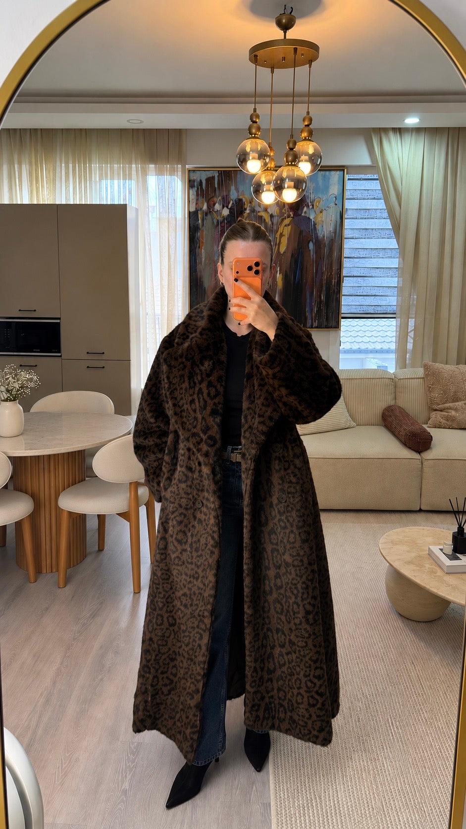Kuşaklı oversize leopar peluş kürk – görsel 2