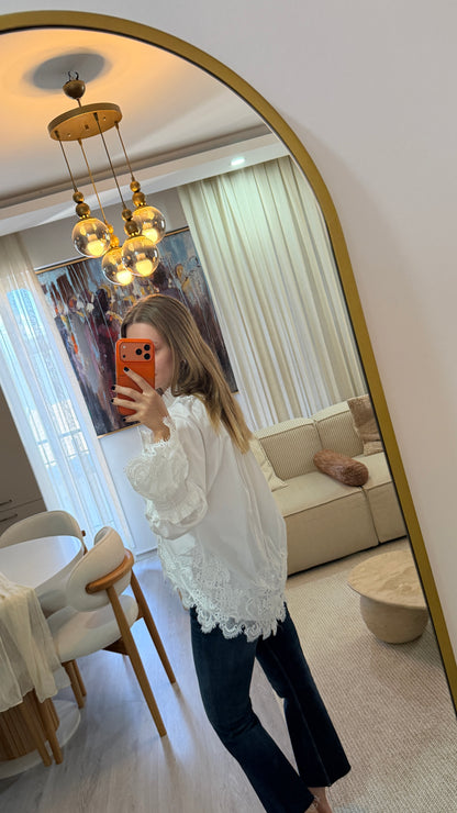 Rosalie volanlı dantel detaylı beyaz gömlek – görsel 4
